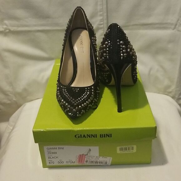 Wonens Shoes   - Picture 7 of 9